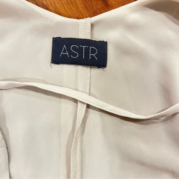 ASTR Cream and Lace Dress - Picture 7 of 8